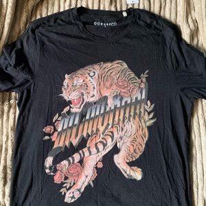 GUESS Men’s Tiger Graphic Shirt